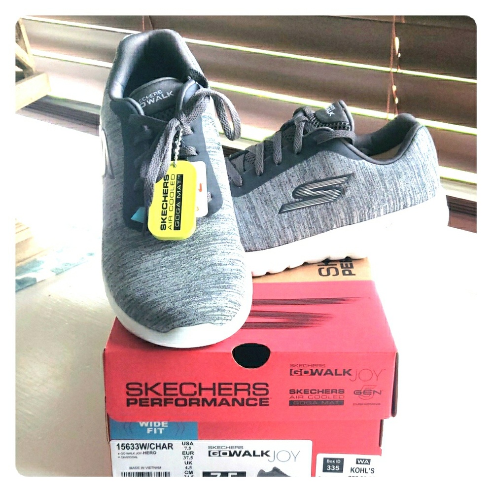 NWB Skechers Go Walk 7.5 wide